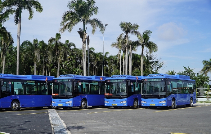 Xe buýt đậu ở bến Hóc Môn mới đưa vào khai thác, ngày 28/8. Ảnh: Hạ Giang