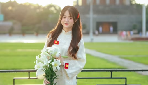 Giới trẻ chụp ảnh kỷ niệm 80 năm Quốc khánh