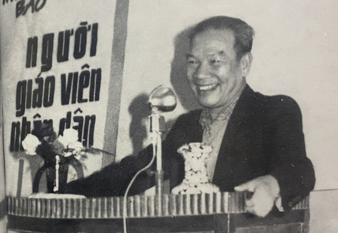 Vị bộ trưởng chia chữ cho dân - 1