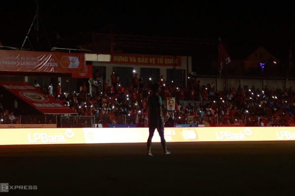 V-League: Trận đấu bị gián đoạn vì mất điện