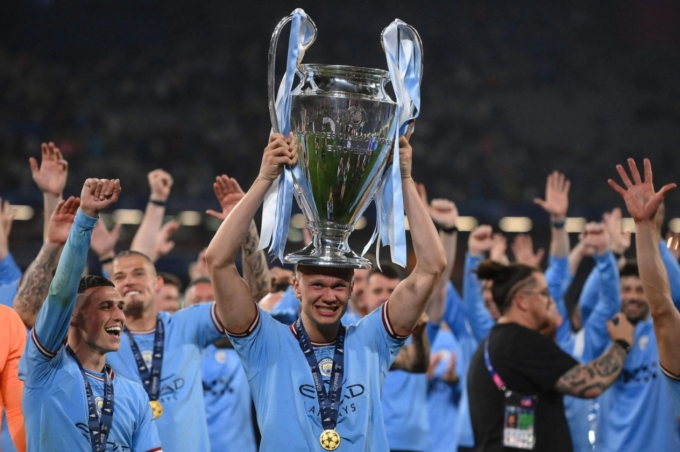 Haaland nâng chức vô địch Champions League 2022-2023. Ảnh: AFP