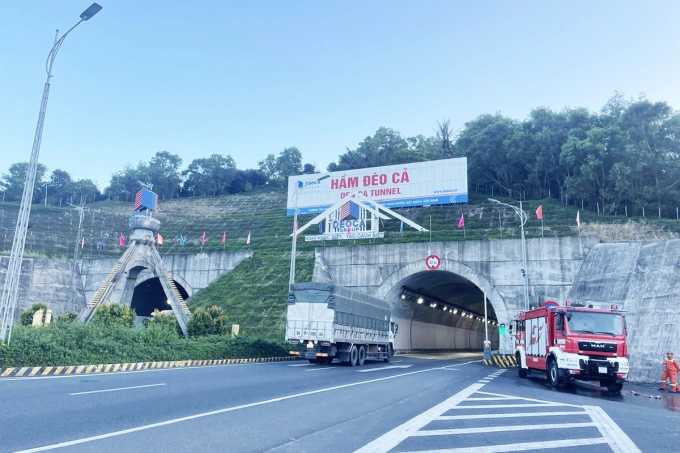 Hầm đường bộ Đèo Cả dài 4,2 km, tuyến hầm dài thứ hai trên cả nước do người Việt làm chủ đầu tư, thiết kế, thi công, . Ảnh: Anh Duy
