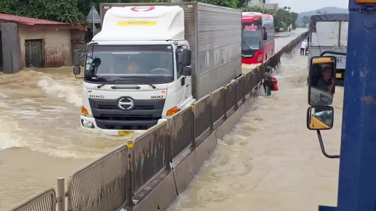 Hàng loạt quốc lộ ở Thanh Hoá ngập sâu trong lũ