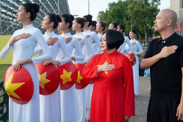 Top Model: Thí sinh khoe dáng trên đường phố Hà Nội
