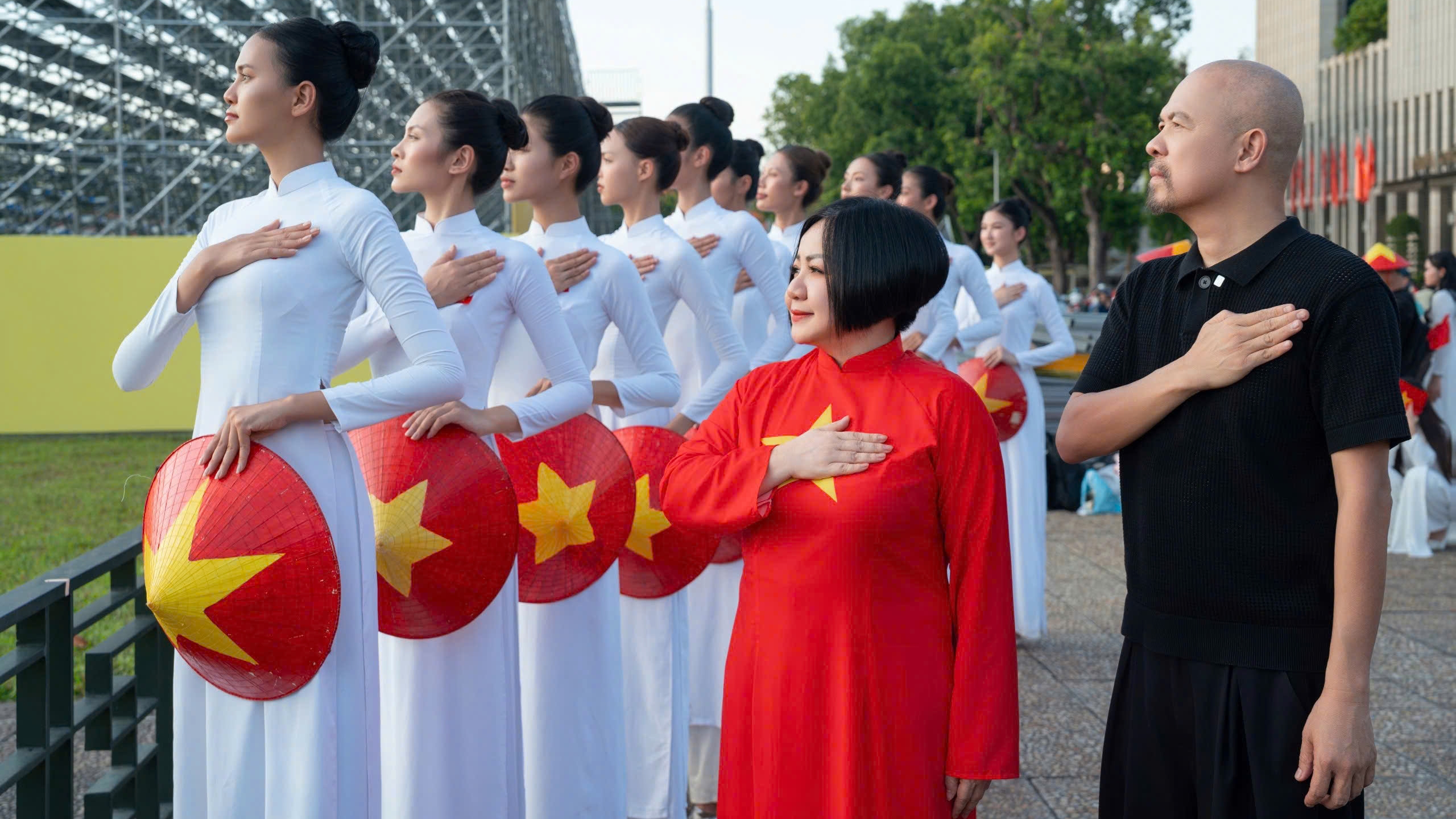 Hậu trường ghi hình thử thách tại Hà Nội của thí sinh Top Model