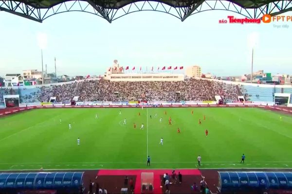 HLV Polking vô địch: Bí mật ‘mê tín’ nào?