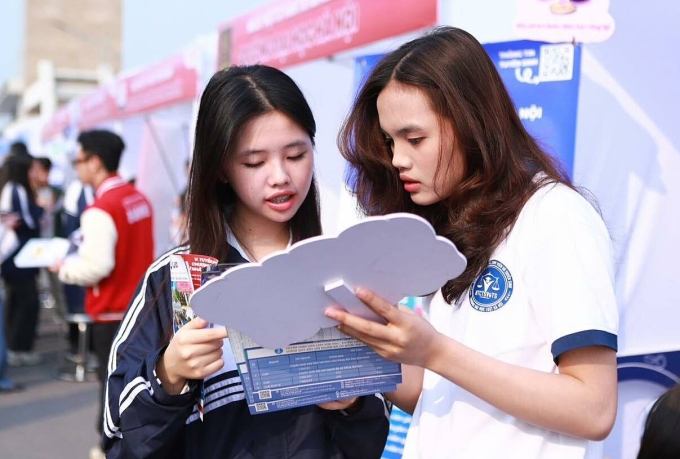 Đại học Luật Hà Nội tư vấn tuyển sinh ở Phú Thọ hồi tháng 3. Ảnh: Fanpage trường