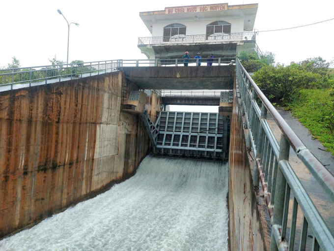 Hồ Bộc Nguyên trong một lần xả lũ vào năm 2024. Ảnh: Đức Hùng