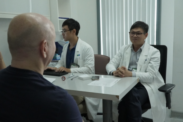 Bác sĩ FV: Giải cứu bệnh nhân quốc tế khỏi ảo giác