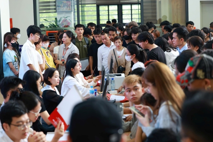 Thí sinh tới trường Đại học Đại Nam hoàn thành thủ tục nhập học. Ảnh: Trường Đại học Đại Nam