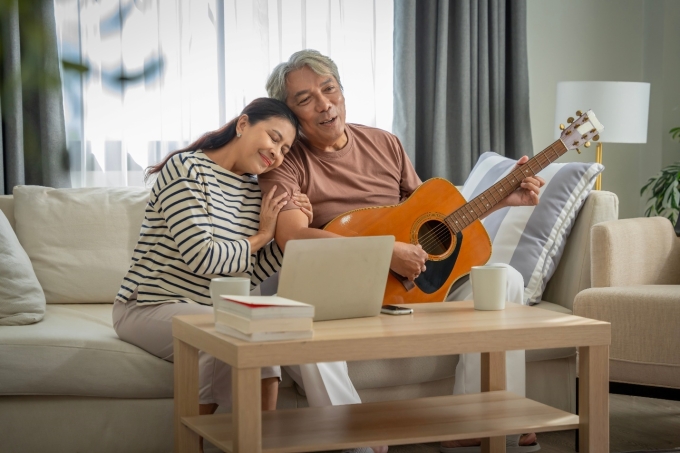 Sống vui khỏe cùng người thân yêu. Ảnh: Shutterstock