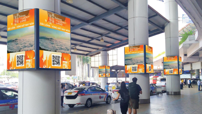 DOOH tại sân bay có thể kích hoạt nhu cầu du lịch ngay tại điểm đầu hành trình. Ảnh: Bizman