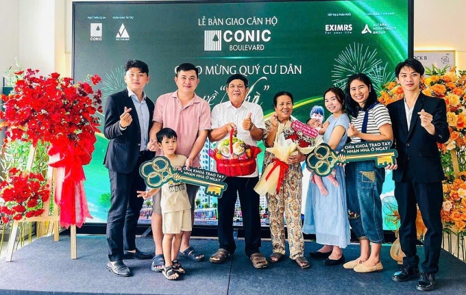 Cư dân tại lễ bàn giao căn hộ. Ảnh: Conic Boulevard