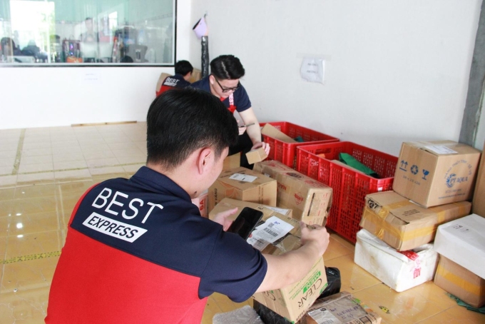 Hàng hóa được bưu cục ưu tiên xử lý nhanh chóng và giao phát ngay trong ngày. Ảnh: BEST Express