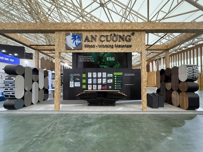 Không gian trưng bày sản phẩm và thành tựu của Gỗ An Cường tại triển lãm có diện tích lên tới 192m2. Ảnh: An Cường