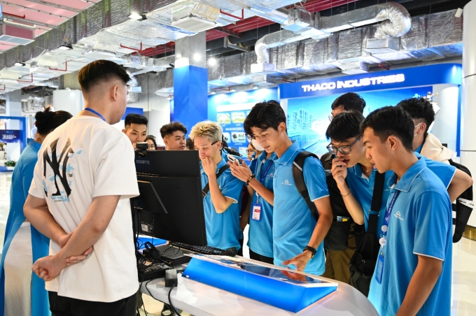 Sinh viên CMC tại sự kiện ra mắt công nghệ mới. Ảnh: Trường Đại học CMC