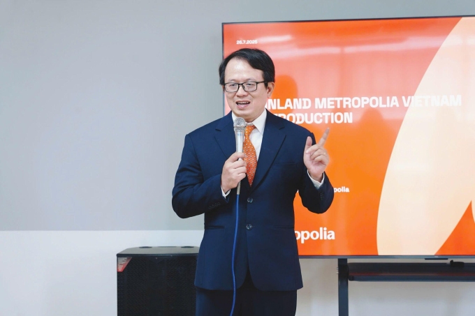 TS. David Hoàng - Giám đốc Finland Metropolia Vietnam chia sẻ về triển vọng nghề nghiệp ngành công nghệ thông tin thông minh chuẩn Phần Lan tại Info Day. Ảnh: Finland Metropolia Vietnam