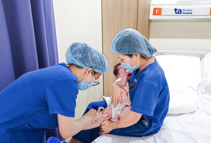 Trẻ sơ sinh được tiêm kháng thể đơn dòng phòng ngừa RSV. Ảnh minh họa: Bệnh viện Đa khoa Tâm Anh