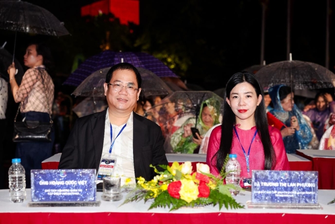 Ông Hoàng Quốc Việt (bên trái) - Chủ tịch HĐQT Tập đoàn Vietsoftpro. Ảnh: Phong Thuần - Lương Duy Tiến