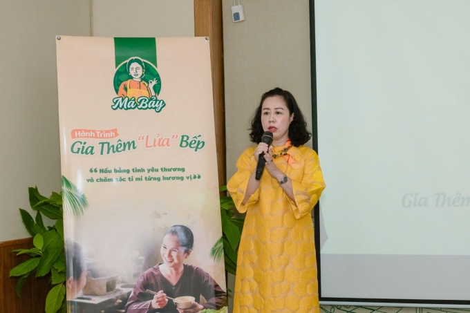 CEO Nguyễn Thị Vân Anh phát biểu tại buổi lễ ra mắt thương hiệu  Má Bảy. Ảnh: Trí Việt Phát