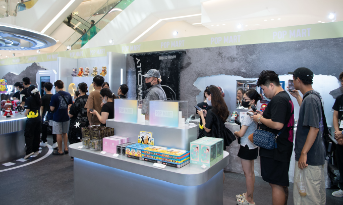 Đông đảo khách hàng tham quan, mua sắm ngay ngày đầu sự kiện. Ảnh: Pop Mart