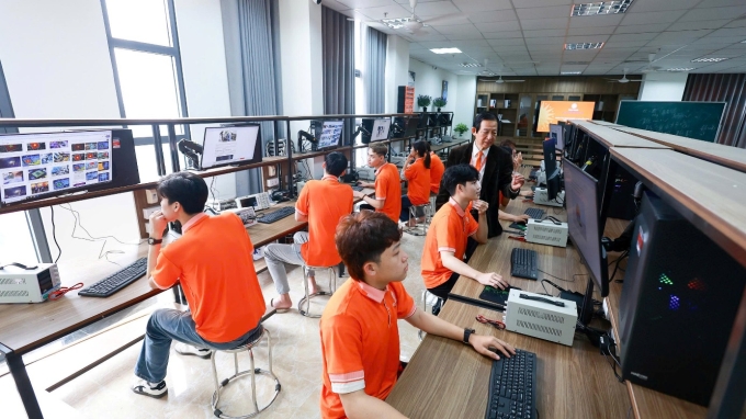 Sinh viên học thực hành với trang thiết bị hiện đại. Ảnh: Trường Đại học Đại Nam