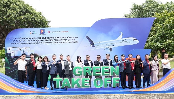 Petrolimex Aviation chụp ảnh lưu niệm cùng Vietjet Air