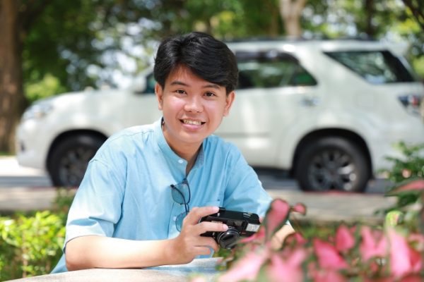 Chàng trai song bằng: Tốt nghiệp 2 trường đại học trong 5 năm