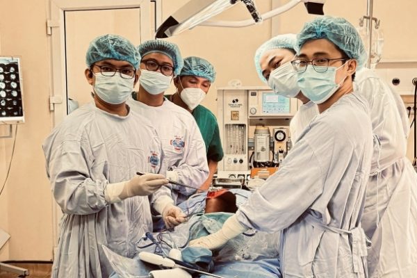 Phát hiện sớm ung thư xương ác tính từ triệu chứng đau gối