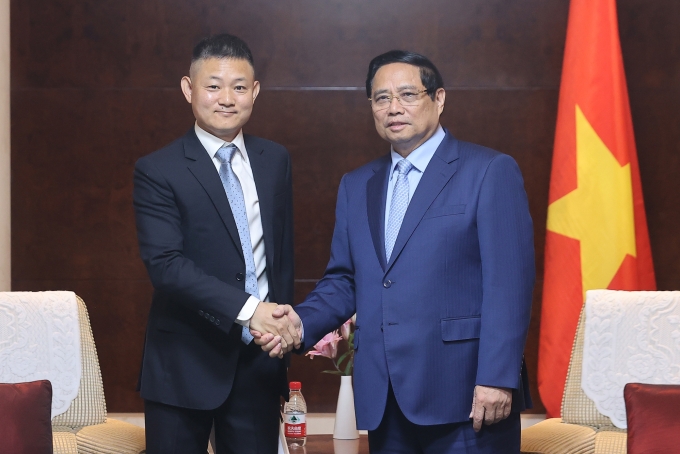 Thủ tướng Phạm Minh Chính tiếp Phó chủ tịch Tập đoàn Khoa học kỹ thuật Yadea Vương Gia Trung. Ảnh: VGP