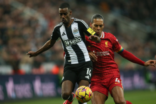 Carragher: Liverpool Khó Vô Địch Dù Có Isak