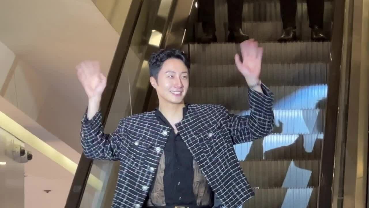 Jung Il Woo được chào đón ở buổi công chiếu hôm 29/7 tại TP HCM