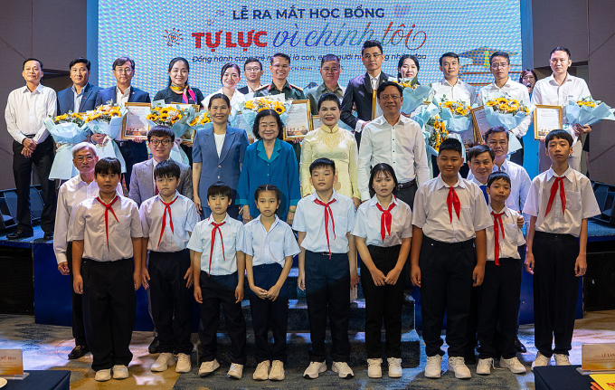 lễ rLễ ra mắt học bổng Tự lực vì chính tôi dành cho trẻ có bố hoặc mẹ đã hiến tạng cứu người. Ảnh: Châu Phạm