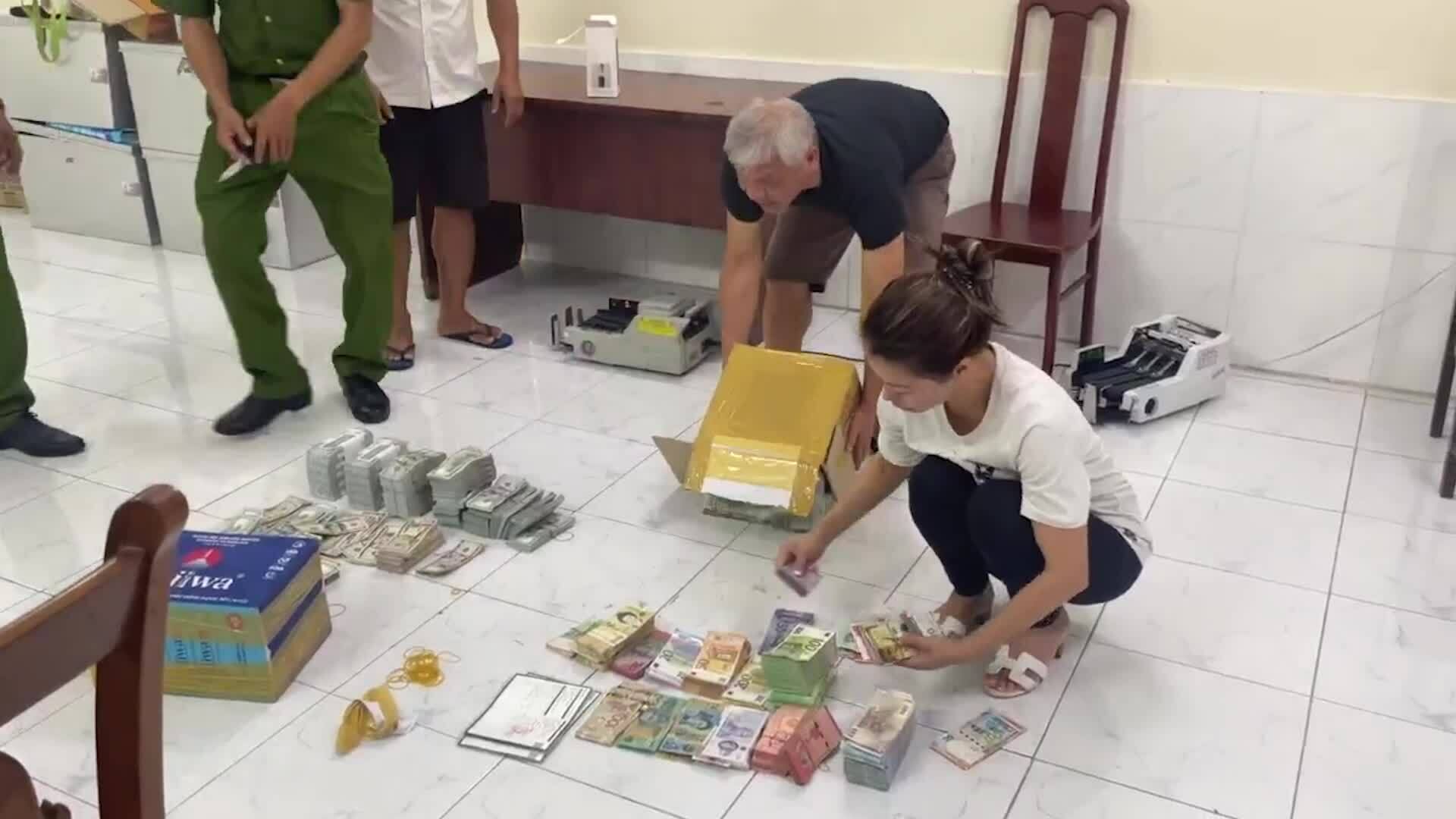 Khám xét đường dây rửa tiền
