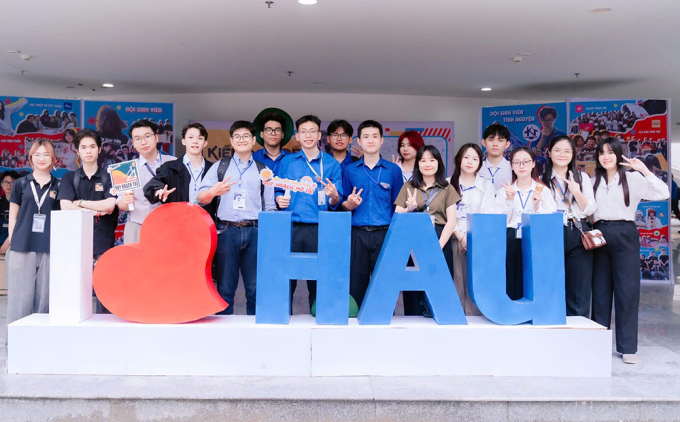 Sinh viên Đại học Kiến trúc Hà Nội. Ảnh: Fanpage nhà trường
