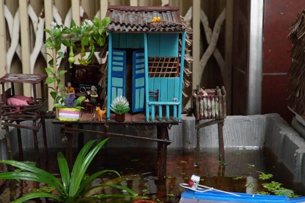 Nhà miền Tây thu nhỏ: Ký ức sống động trong từng mô hình