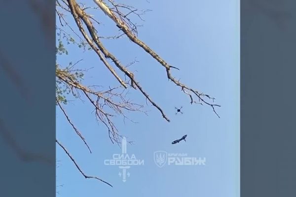 Ukraine: Drone thả xe điện cứu binh sĩ – Tin tức quân sự