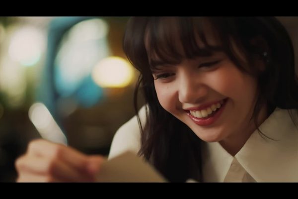 Lisa tỏa sáng dưới ống kính Pháp: Vẻ đẹp hút hồn