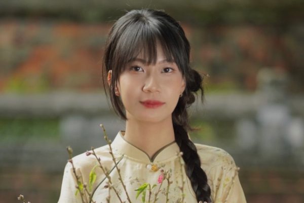 Cô gái Việt tài năng giành song song hai học bổng chính phủ