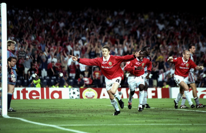 Solskjaer ăn mừng một trong những bàn thắng nổi tiếng nhất - ghi bàn ấn định chiến thắng ngược dòng 2-1 vào những phút cuối trong trận chung kết Champions League với Bayern Munich năm 1999.