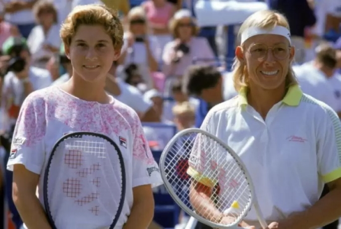 Navratilova là siêu sao nữ hiếm hoi ủng hộ để Seles trở lại vị trí số một sau vụ bị tấn công ở Đức. Ảnh: AFP