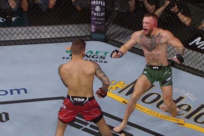 McGregor ngã gãy chân khi đang thi đấu