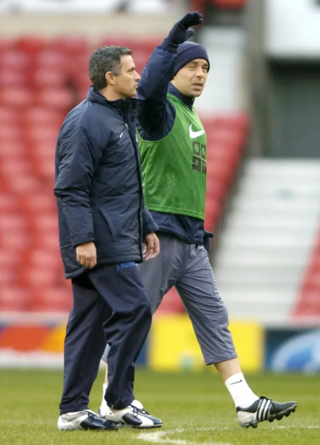 HLV Jose Mourinho (trái) và Jorge Costa khi còn cùng phụng sự Porto. Ảnh: Action Images