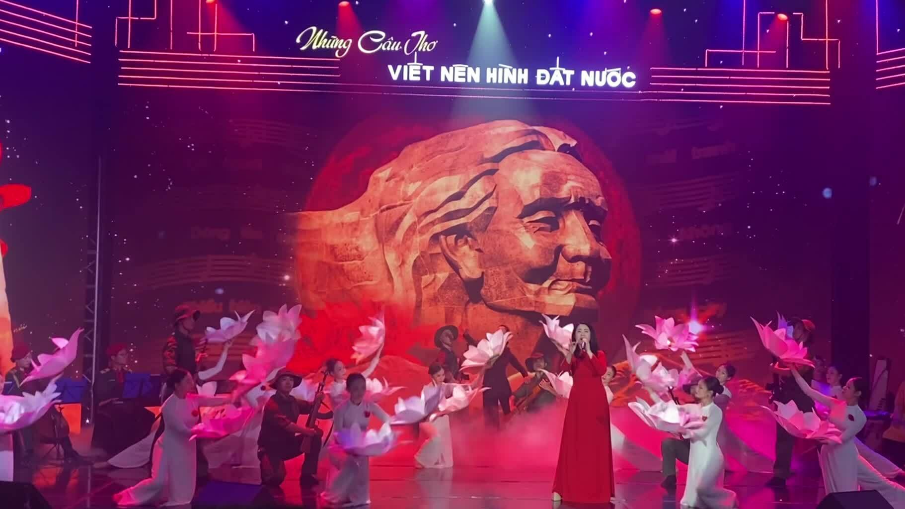 Mùa hoa đỏ