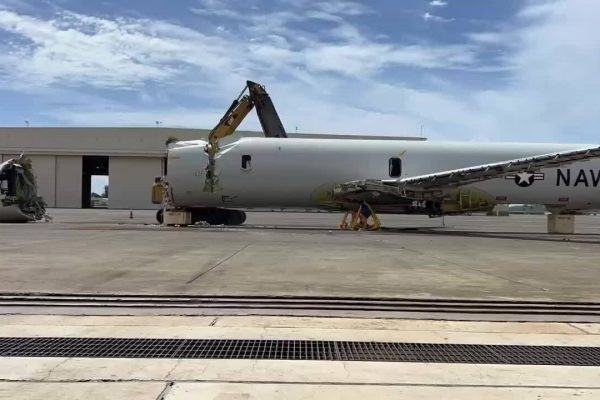 Mỹ phá dỡ trinh sát cơ P-8A 170 triệu USD sau sự cố