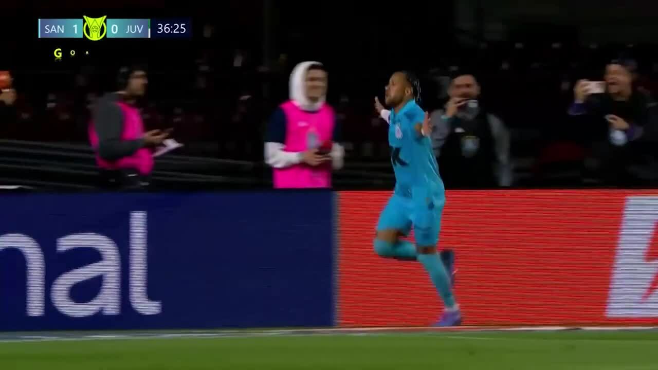 Neymar lập cú đúp