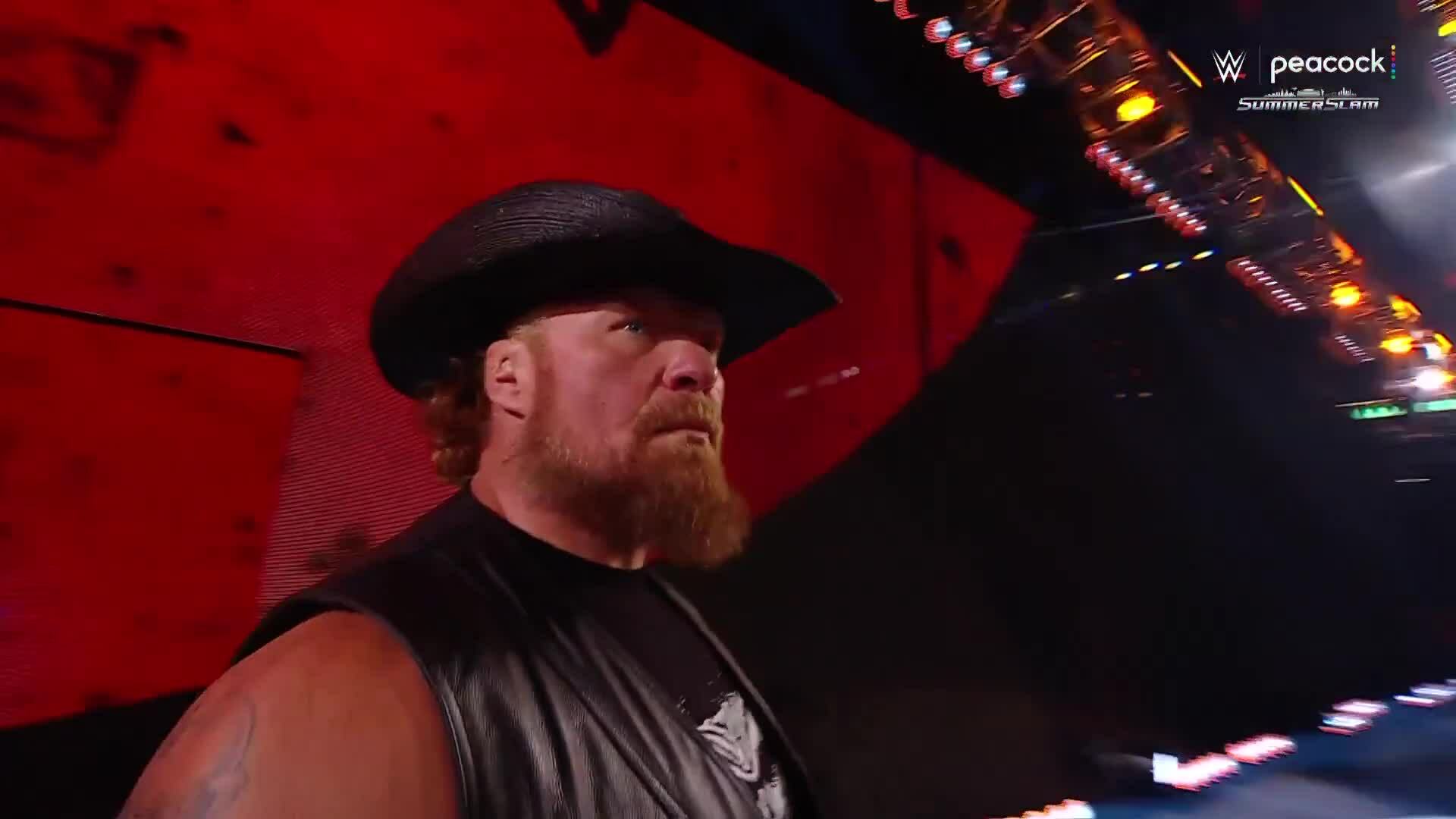 Ngôi sao WWE tái xuất giữa bê bối tình dục