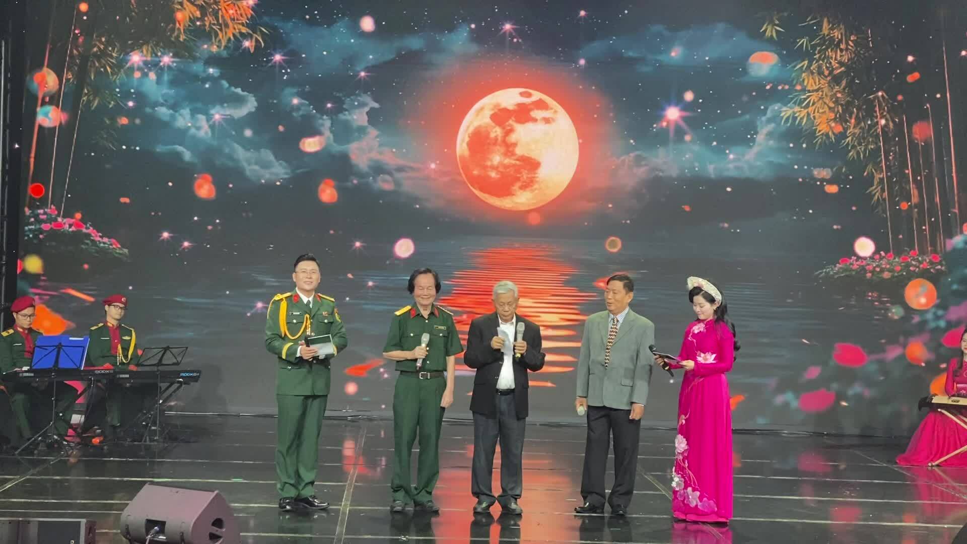 Nhà thơ Nguyễn Khoa Điềm chia sẻ về sáng tác mới - "Trên thềm đá Hải Vân Quan" trong đêm nghệ thuật