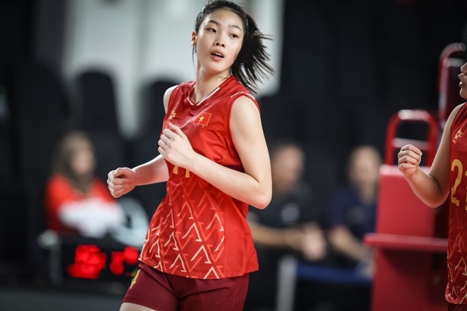 Quỳnh Hương và đồng đội mừng chiến thắng 3-1 trước Ai Cập ở vòng phân hạng 17-24 tại giải bóng chuyền U21 nữ thế giới, chiều 13/8. Ảnh: Volleyball World