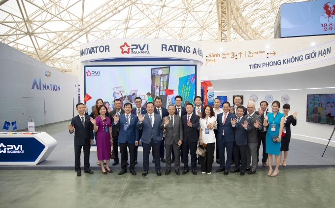 Lãnh đạo và cán bộ nhân viên Bảo hiểm PVI tại sự kiện Triển lãm thành tựu đất nước 80 năm. Ảnh: Bảo hiểm PVI